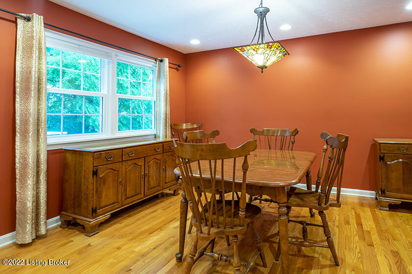 3016 Lexham Road Louisville, KY 40220 - Photo 20 of 44 SPACIOUS DINING AREA