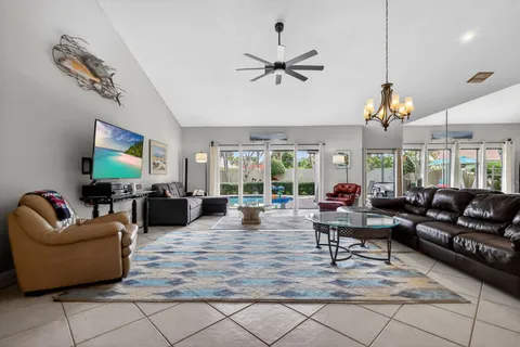 $569,900 | 5875 Sun Pointe Circle, Boynton Beach, FL 33437