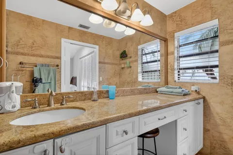$569,900 | 5875 Sun Pointe Circle, Boynton Beach, FL 33437