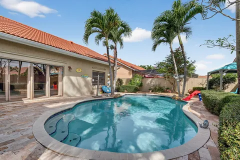 $569,900 | 5875 Sun Pointe Circle, Boynton Beach, FL 33437