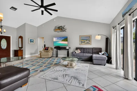 $569,900 | 5875 Sun Pointe Circle, Boynton Beach, FL 33437