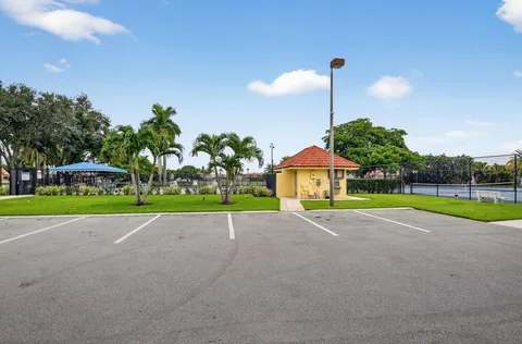 $569,900 | 5875 Sun Pointe Circle, Boynton Beach, FL 33437