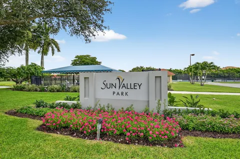 $569,900 | 5875 Sun Pointe Circle, Boynton Beach, FL 33437