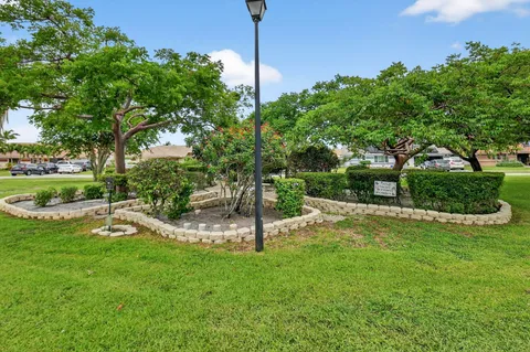 $569,900 | 5875 Sun Pointe Circle, Boynton Beach, FL 33437