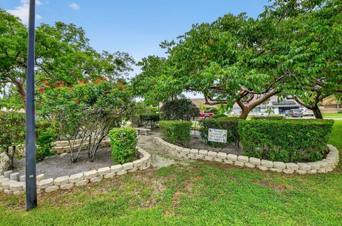 $569,900 | 5875 Sun Pointe Circle, Boynton Beach, FL 33437