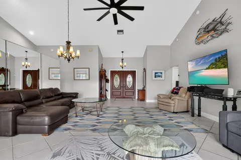 $569,900 | 5875 Sun Pointe Circle, Boynton Beach, FL 33437