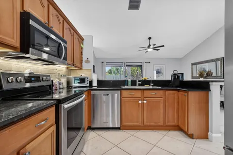 $569,900 | 5875 Sun Pointe Circle, Boynton Beach, FL 33437