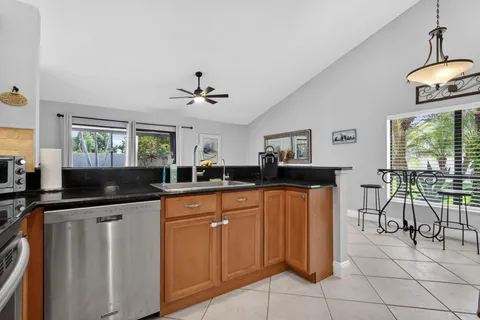 $569,900 | 5875 Sun Pointe Circle, Boynton Beach, FL 33437