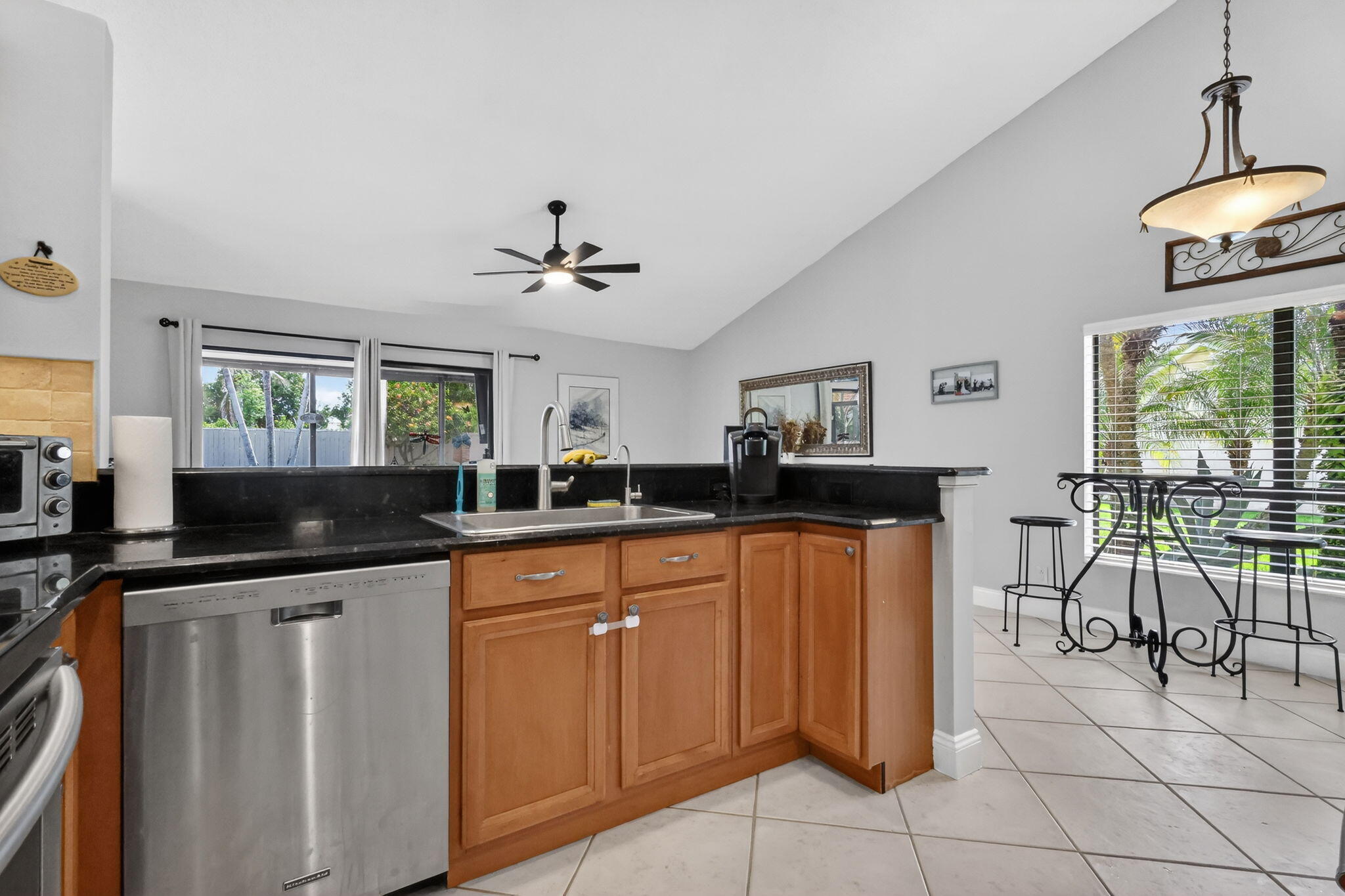 5875 Sun Pointe Circle Boynton Beach, FL 33437 - Photo 10 of 49 25-web-or-mls-F14A1154
