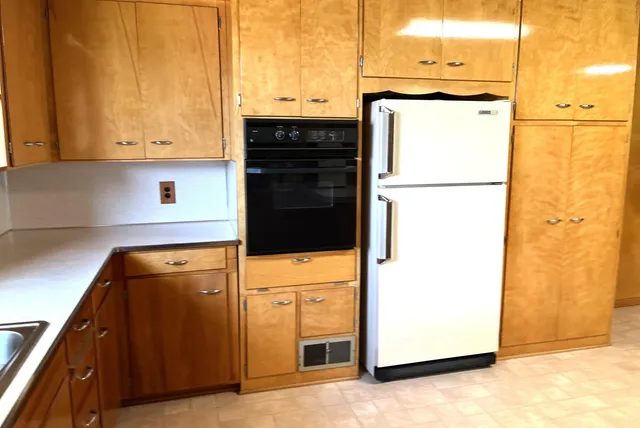 $240,000 | 106 North Erie Street, Three Rivers, MI 49093