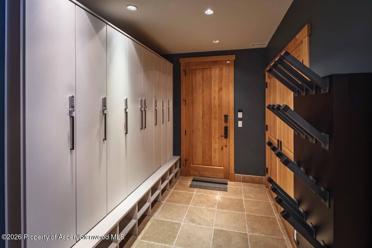425 Wood Road, Unit 58F Snowmass Village, CO 81615 - Photo 23 of 32 a view of an entryway