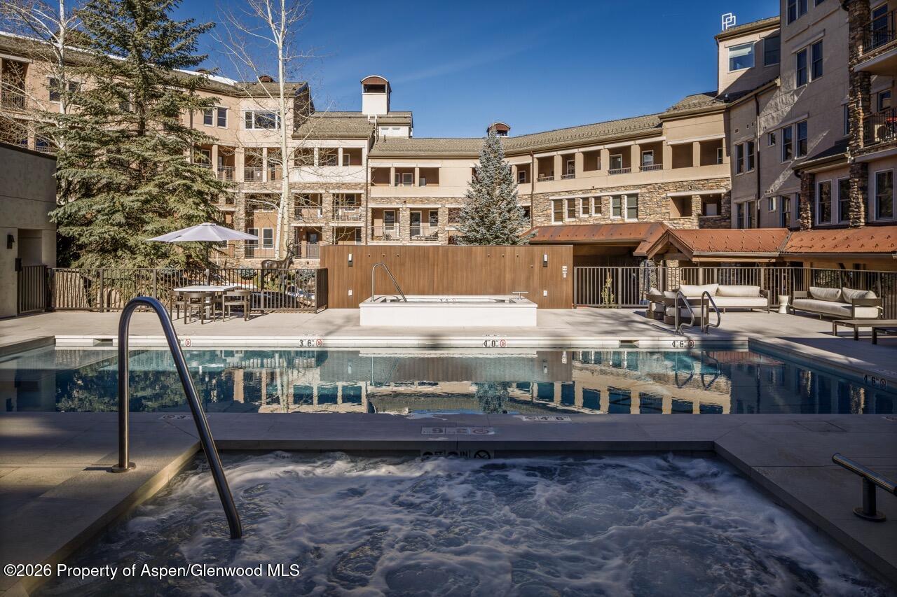 425 Wood Road, Unit 58F Snowmass Village, CO 81615 - Photo 29 of 32 a view of a large building
