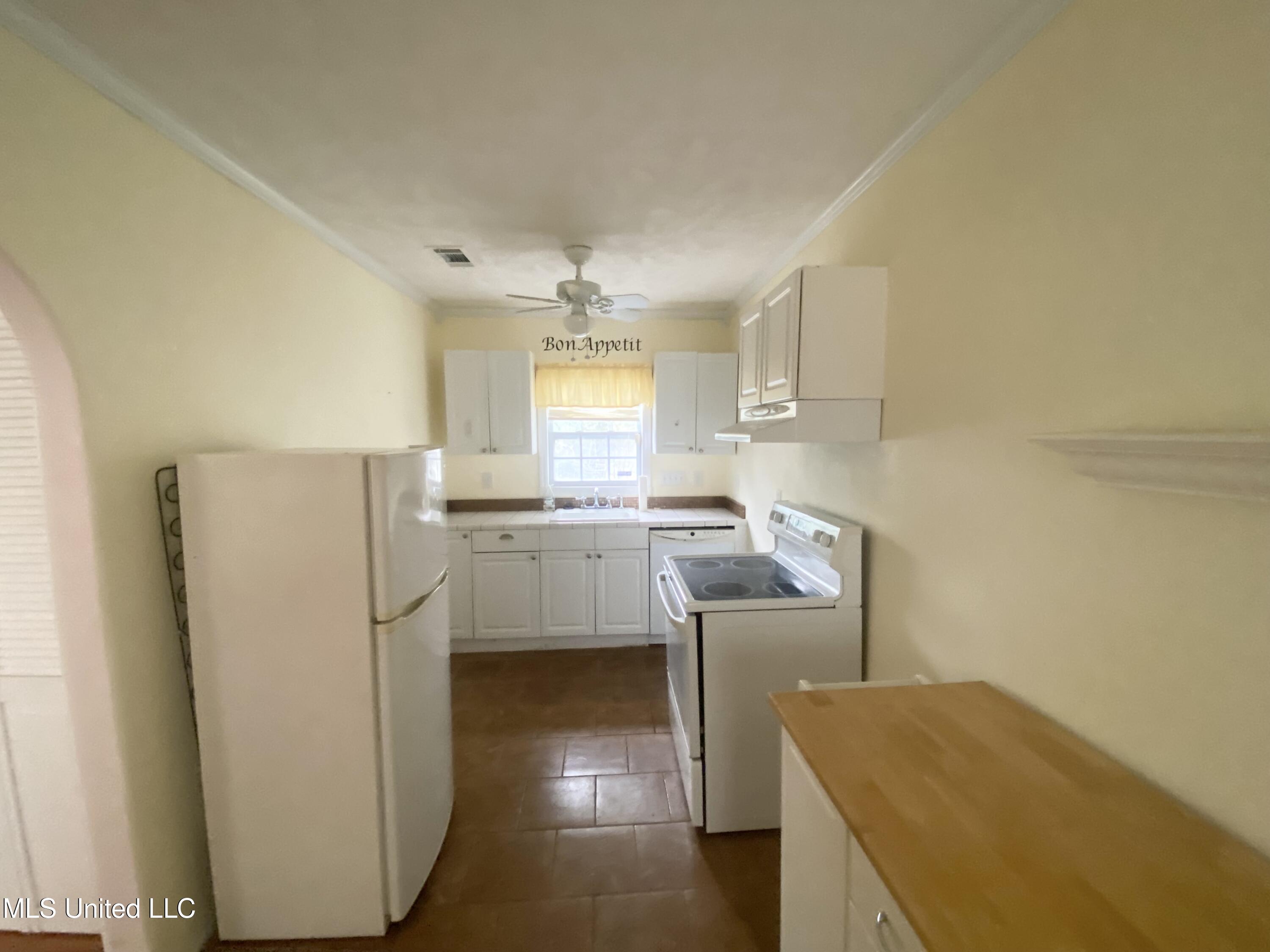119 Dampeer Street Crystal Springs, MS 39059 - Photo 16 of 23 119 Dampeer Street Kitchen Area