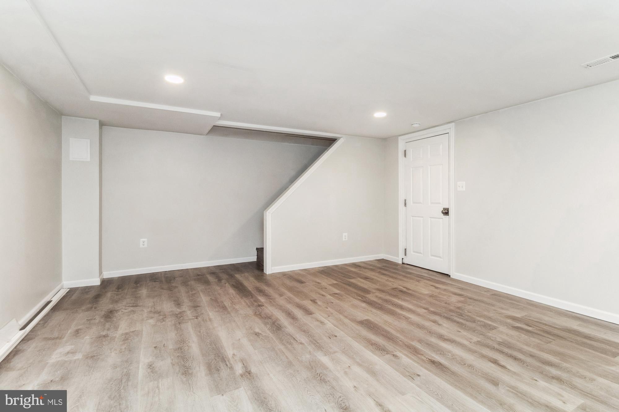 420 Lambeth Road Catonsville, MD 21228 - Photo 23 of 32 LL Family room