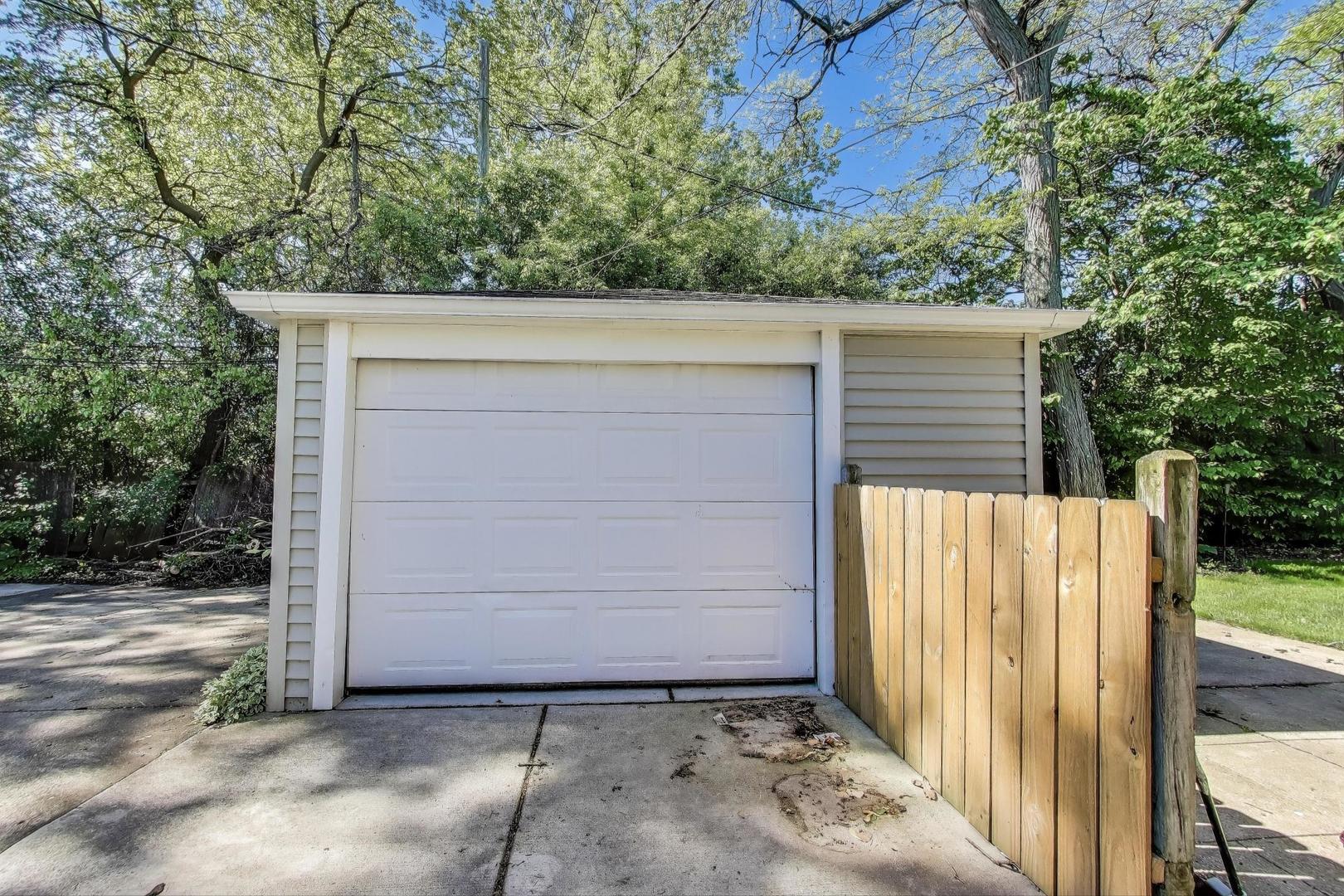 600 Long Road Glenview, IL 60025 - Photo 32 of 33 a view of a house with a small yard