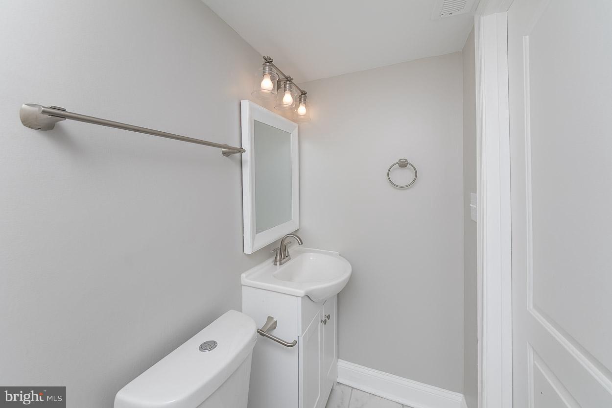 5719 Edgepark Road Baltimore, MD 21239 - Photo 20 of 24 Bath