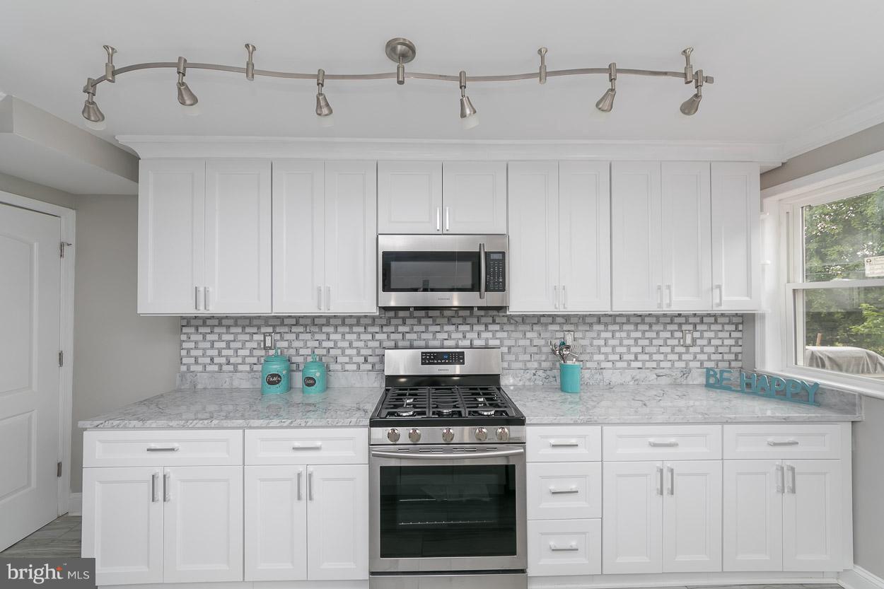 5719 Edgepark Road Baltimore, MD 21239 - Photo 3 of 24 Kitchen