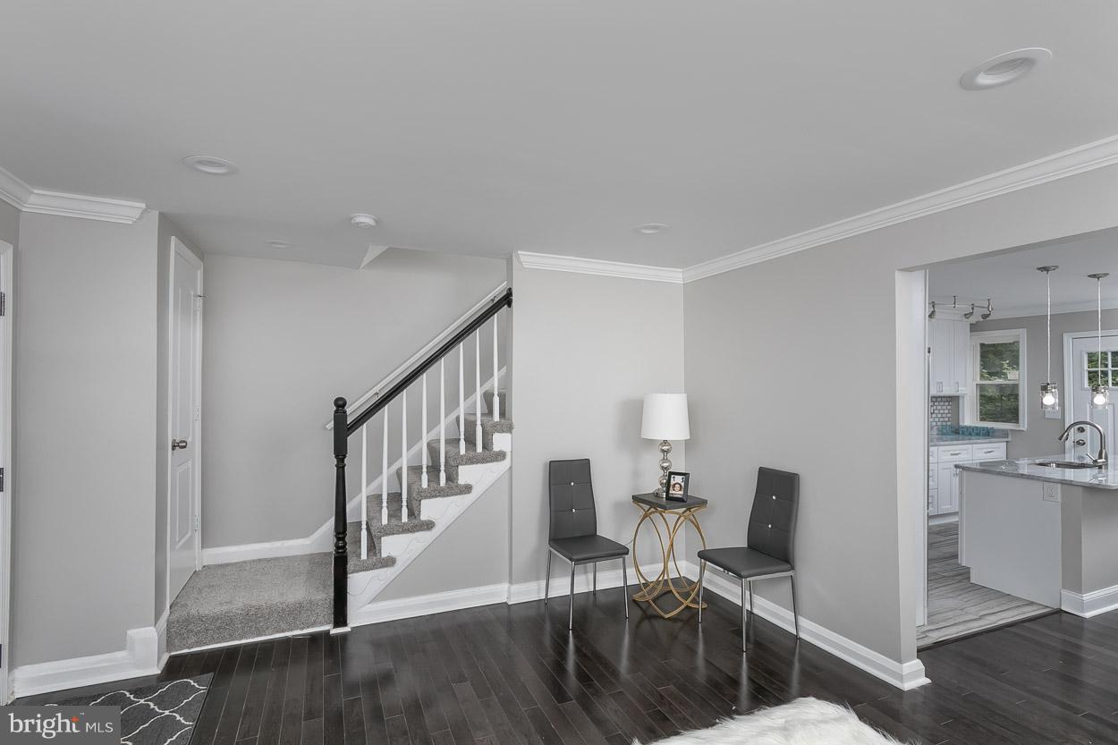 5719 Edgepark Road Baltimore, MD 21239 - Photo 10 of 24 Living Room
