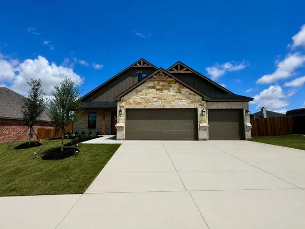 $389,500 | 1900 West Westhill Drive, Cleburne, TX 76033