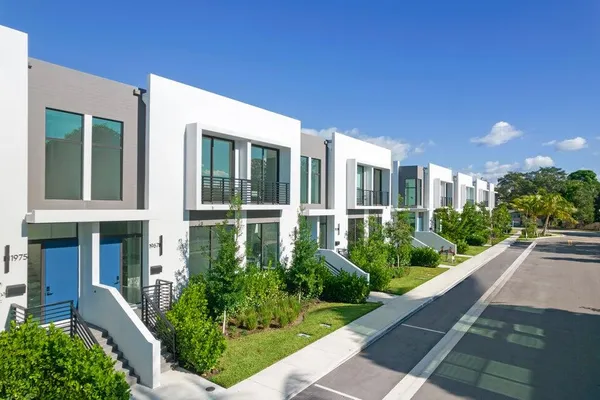 $10,500 | 1933 Dock Street, West Palm Beach, FL 33401