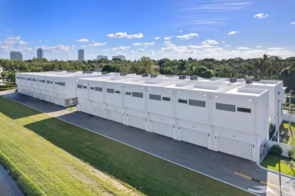 $10,500 | 1933 Dock Street, West Palm Beach, FL 33401