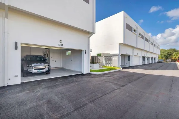 $10,500 | 1933 Dock Street, West Palm Beach, FL 33401