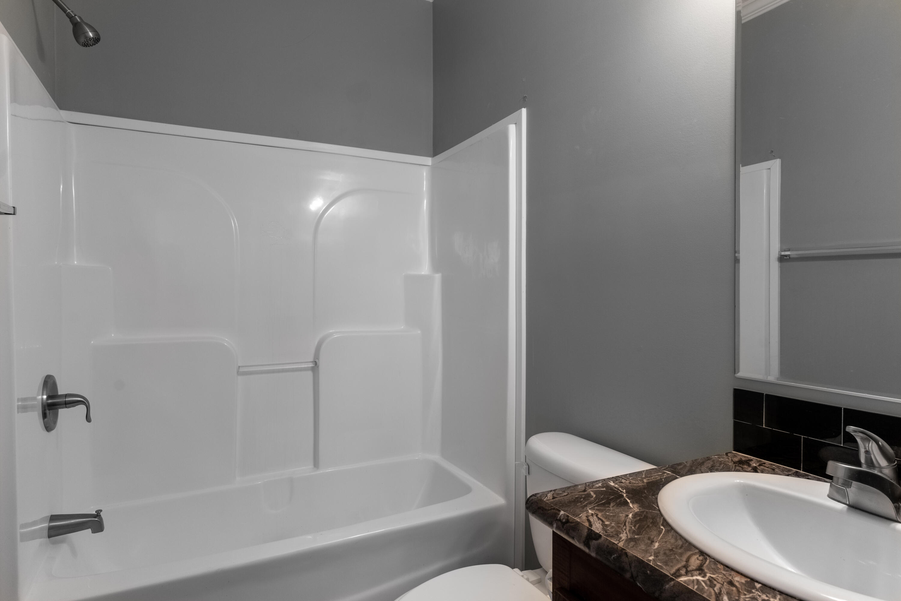 470 Ruckel Drive DeFuniak Springs, FL 32433 - Photo 15 of 21 Guest Bath