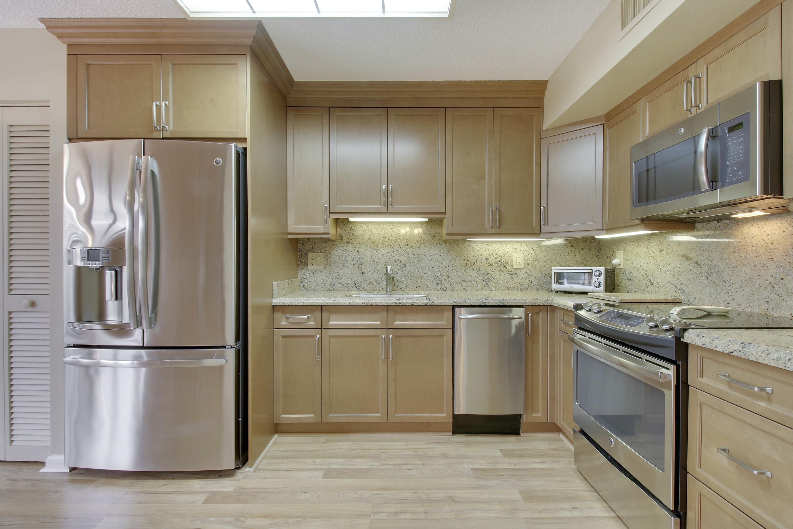 7201 Promenade Drive, Unit 301 Boca Raton, FL 33433 - Photo 11 of 40 Kitchen