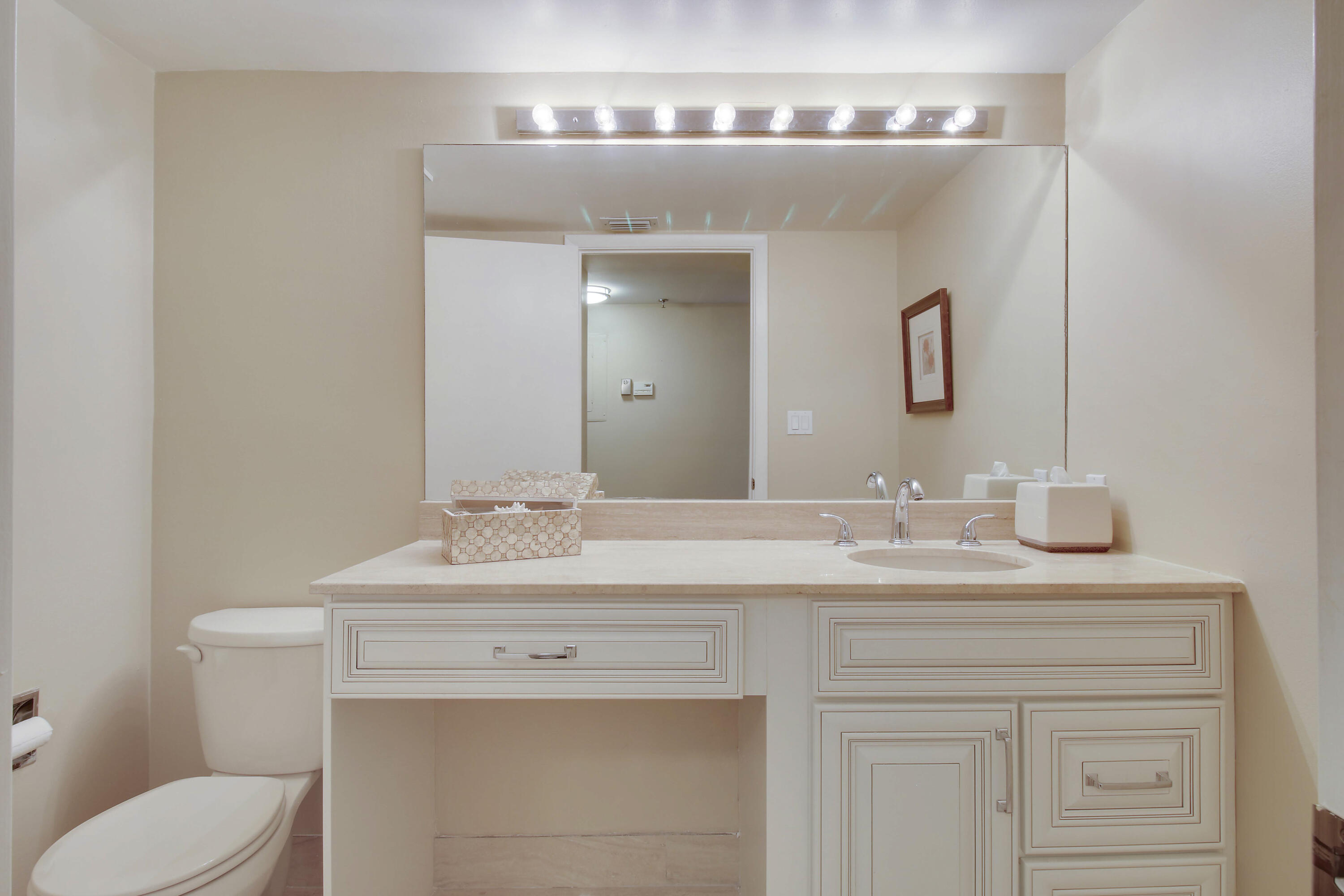 7201 Promenade Drive, Unit 301 Boca Raton, FL 33433 - Photo 25 of 40 Guest Bathroom