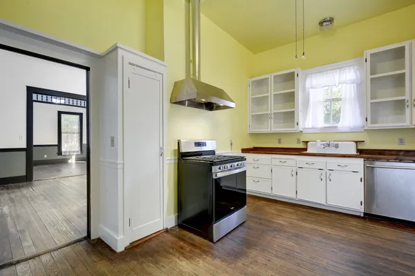 $2,020 | 304 Olive Street, Smithville, TX 78957