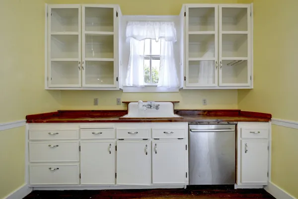 $2,020 | 304 Olive Street, Smithville, TX 78957