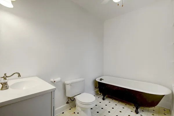 $2,020 | 304 Olive Street, Smithville, TX 78957