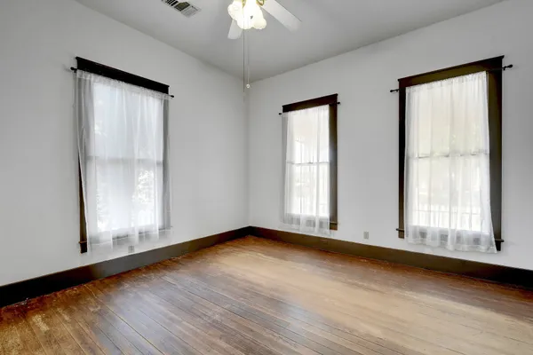 $2,020 | 304 Olive Street, Smithville, TX 78957