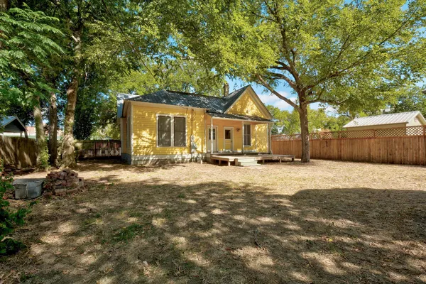 $2,020 | 304 Olive Street, Smithville, TX 78957