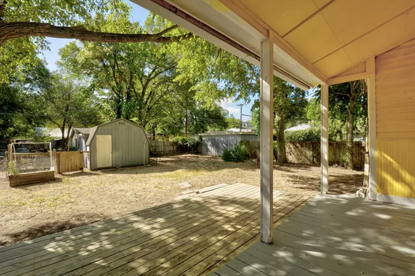$2,020 | 304 Olive Street, Smithville, TX 78957