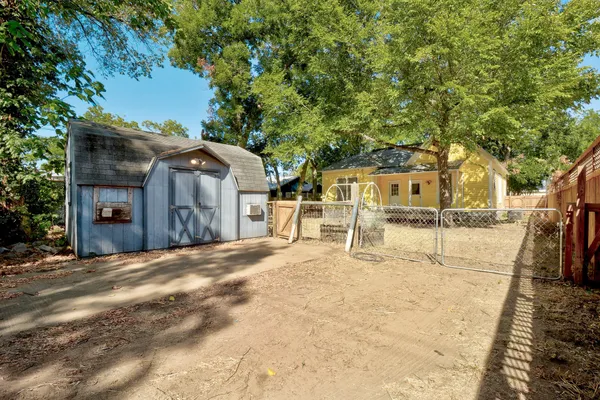 $2,020 | 304 Olive Street, Smithville, TX 78957