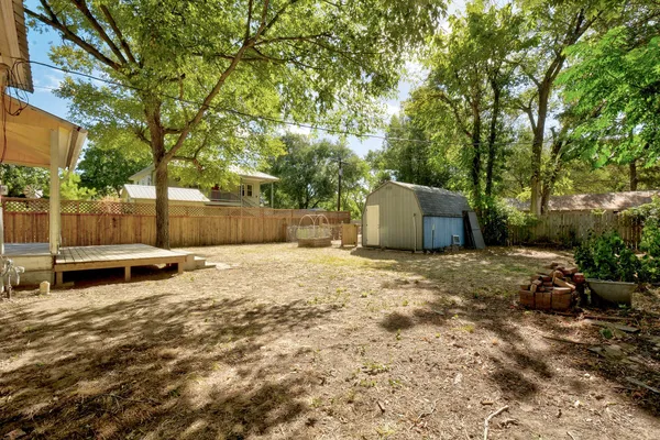 $2,020 | 304 Olive Street, Smithville, TX 78957