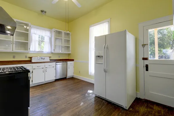 $2,020 | 304 Olive Street, Smithville, TX 78957