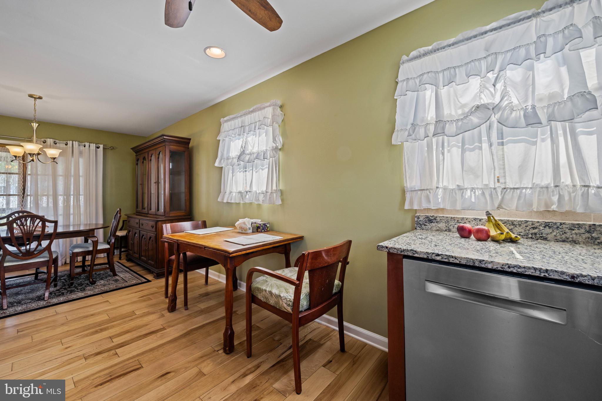 245 Candytuft Road Reisterstown, MD 21136 - Photo 14 of 40 Breakfast nook