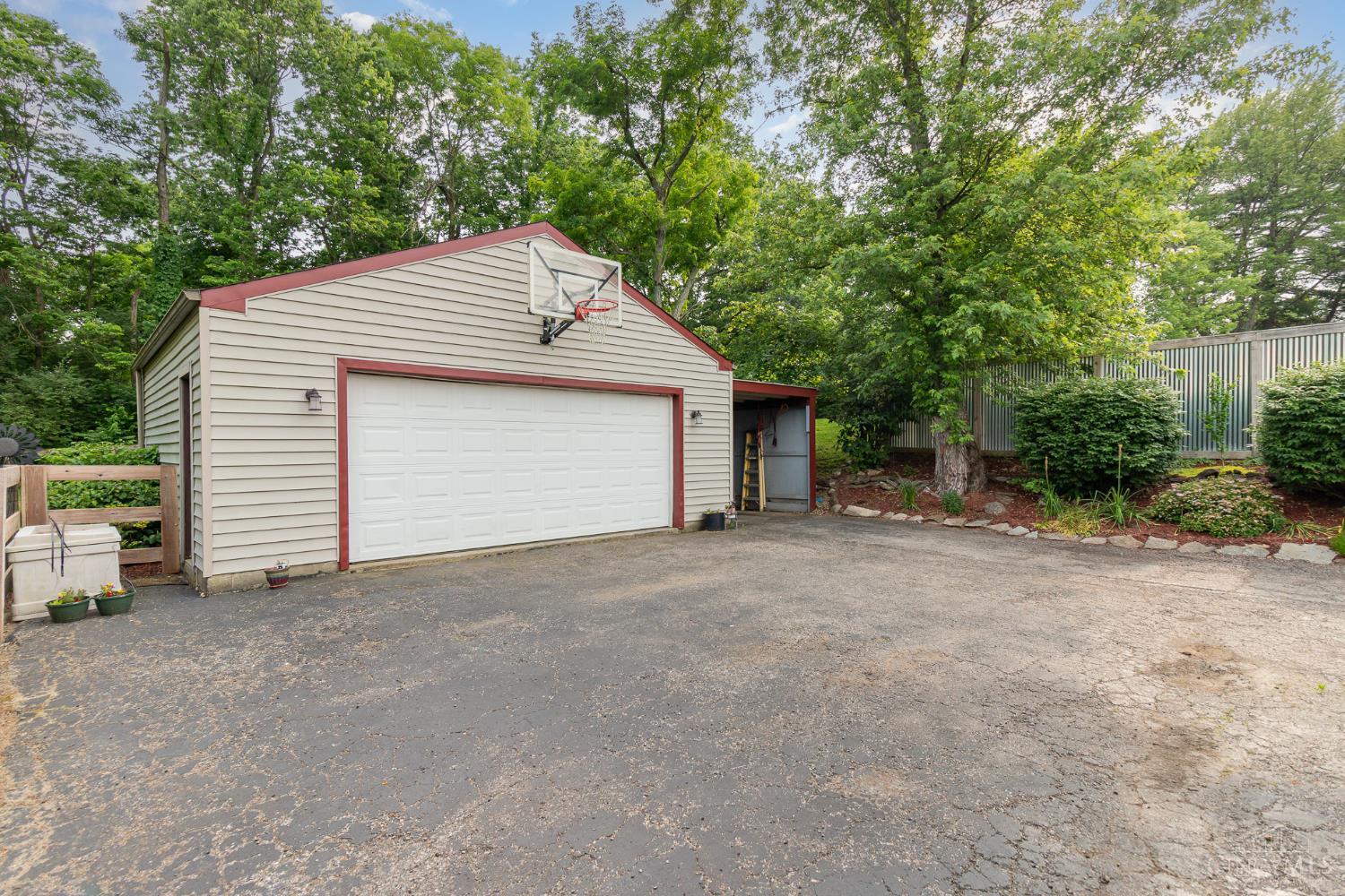 5891 Snyder Road Cincinnati, OH 45247 - Photo 31 of 38 Gallery Image 31