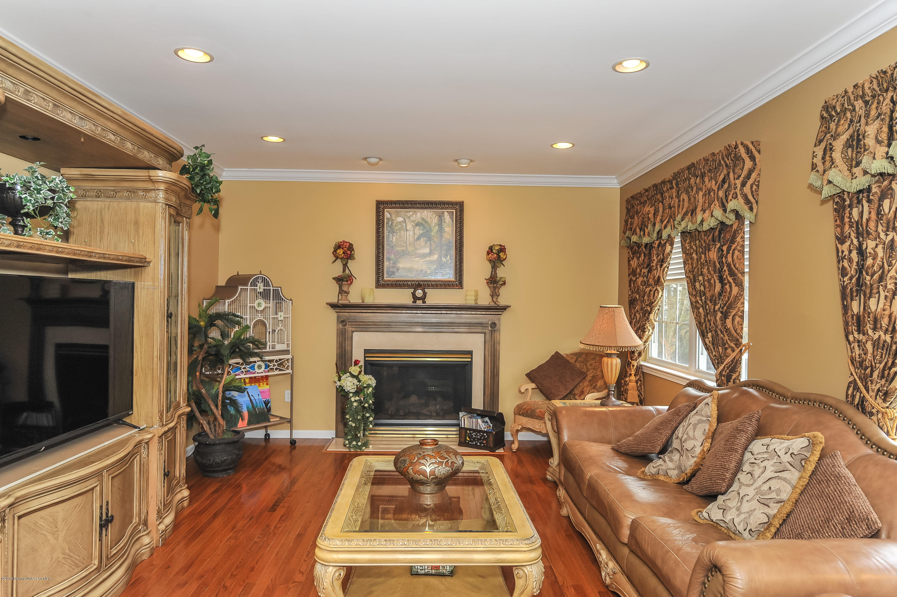 124 Rutgers Way Freehold, NJ 07728 - Photo 8 of 55 Family Room