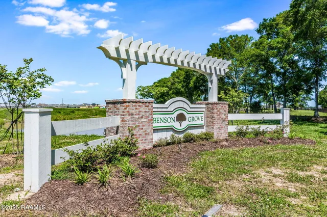 $442,875 | 105 High Point, Youngsville, LA 70592