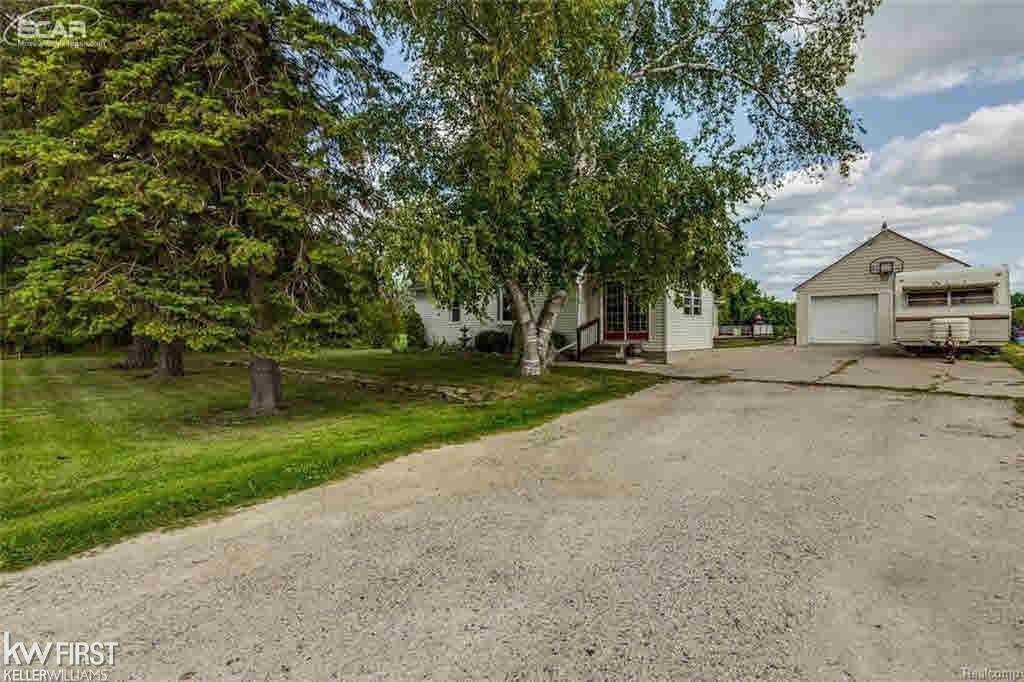 10149 Fenton Road Fenton, MI 48430 - Photo 5 of 33 21409353-4.JPG
