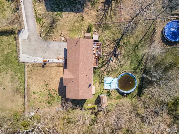 $274,900 | 404 West Lueking Drive, De Soto, MO 63020