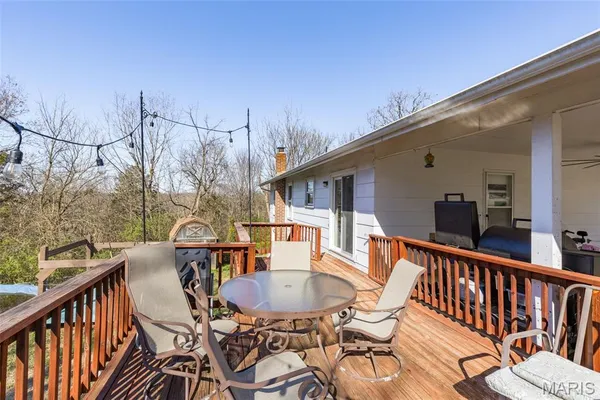 $274,900 | 404 West Lueking Drive, De Soto, MO 63020