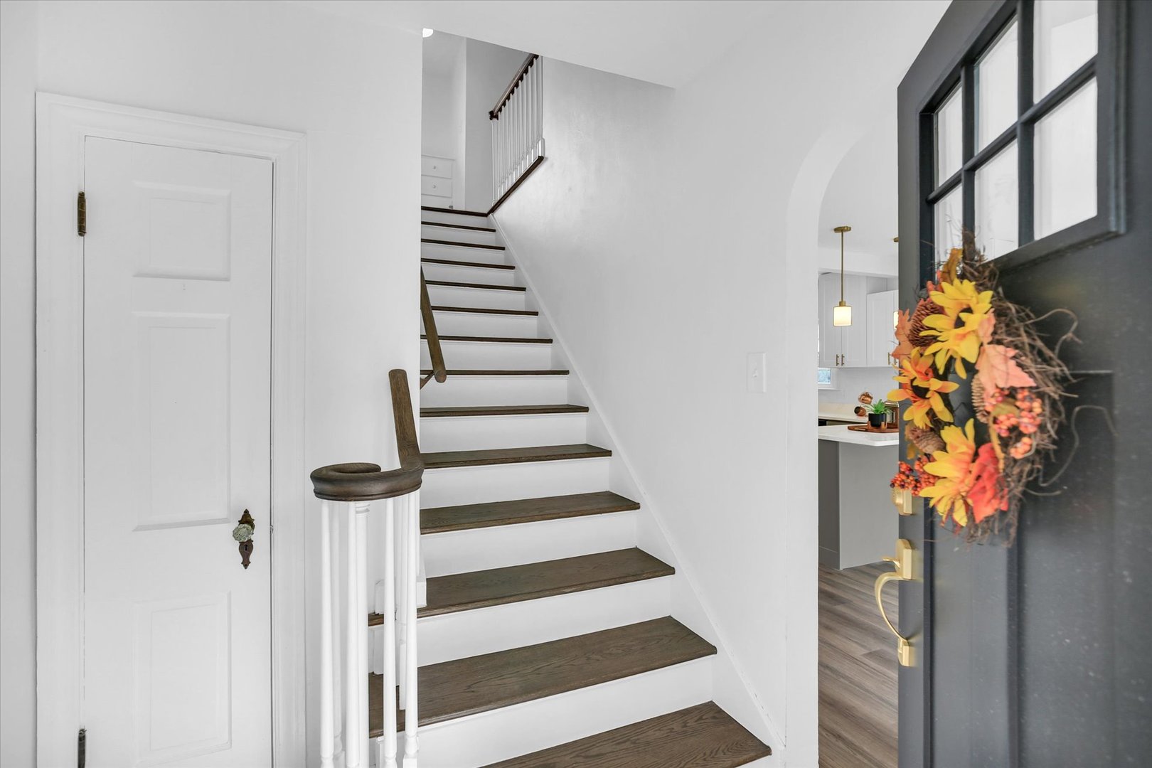 1212 West Healey Street Champaign, IL 61821 - Photo 7 of 63 a view of entryway