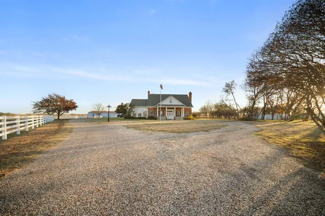 $999,777 | 316 Hcr 3123 Street West, Hillsboro, TX 76645