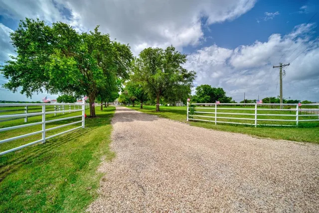 $999,777 | 316 Hcr 3123 Street West, Hillsboro, TX 76645