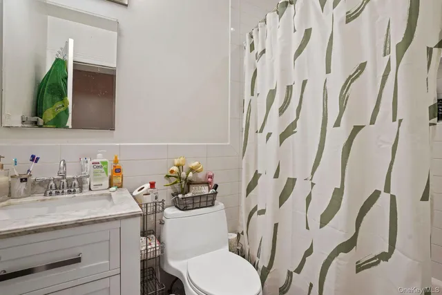 $1,199,000 | 70-49 66th Place | Glendale