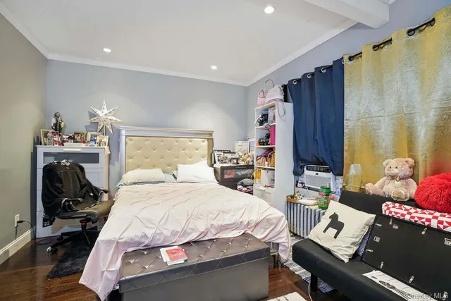 $1,199,000 | 70-49 66th Place | Glendale